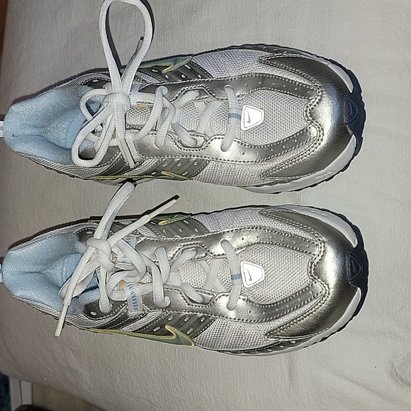 Nike youth/boys size 6 - Picture 4 of 5